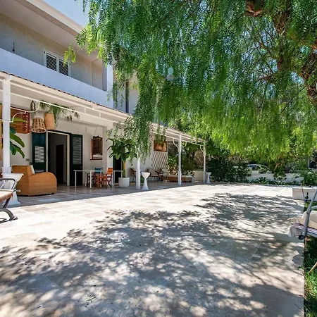 Zudrea Alimini's Lakes - Happy Apartment *