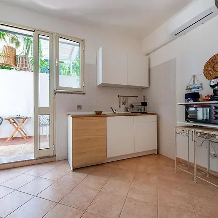 Zudrea Alimini's Lakes - Happy Apartment