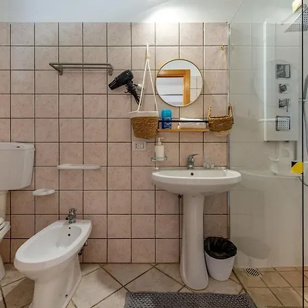Zudrea Alimini's Lakes - Happy Apartment