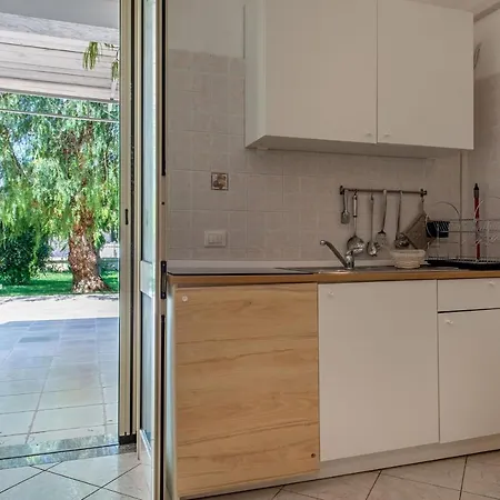Zudrea Alimini's Lakes - Happy Apartment *