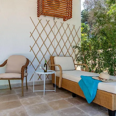 Zudrea Alimini's Lakes - Happy Apartment *